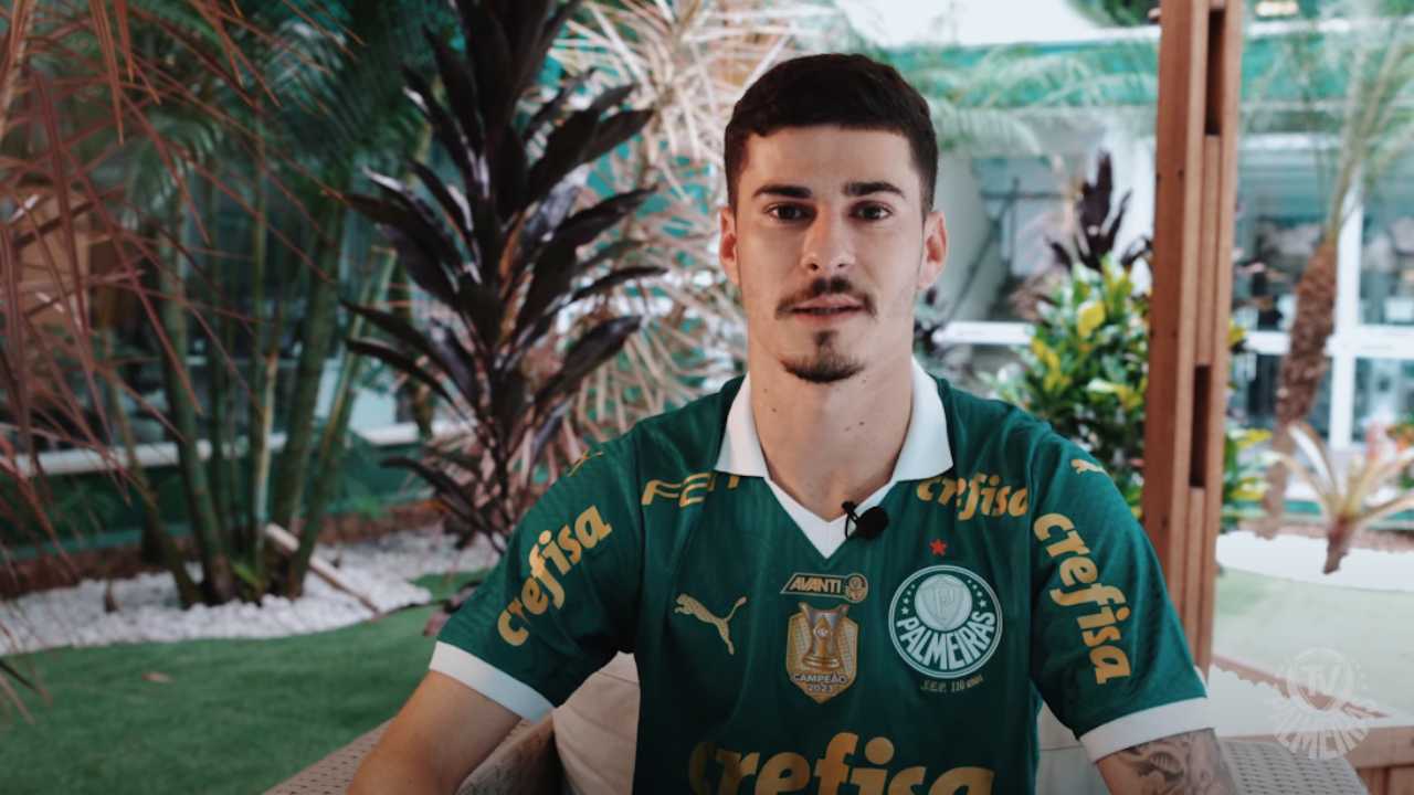 VÍDEO | Novo reforço, Rômulo conhece Academia de Futebol do Palmeiras