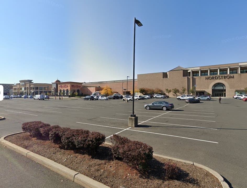 1 Teen Arrested In Menlo Park Mall Food Court Fight Monday Night