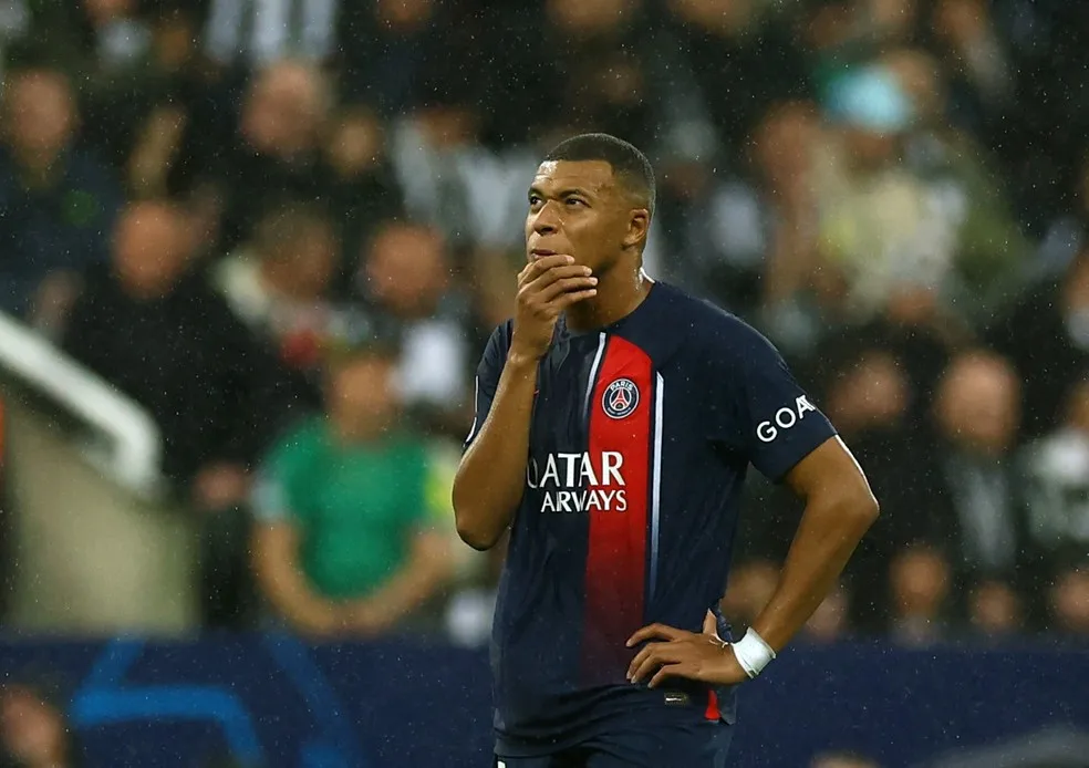 Mbappé em jogo do PSG — Foto: Lee Smith/Reuters