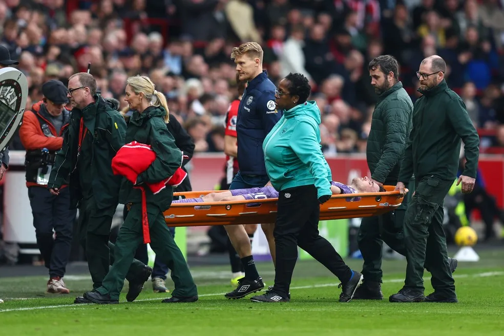 Diogo Jota se lesionou durante o jogo do último fim de semana entre Liverpool e Brentford — Foto: Getty Images