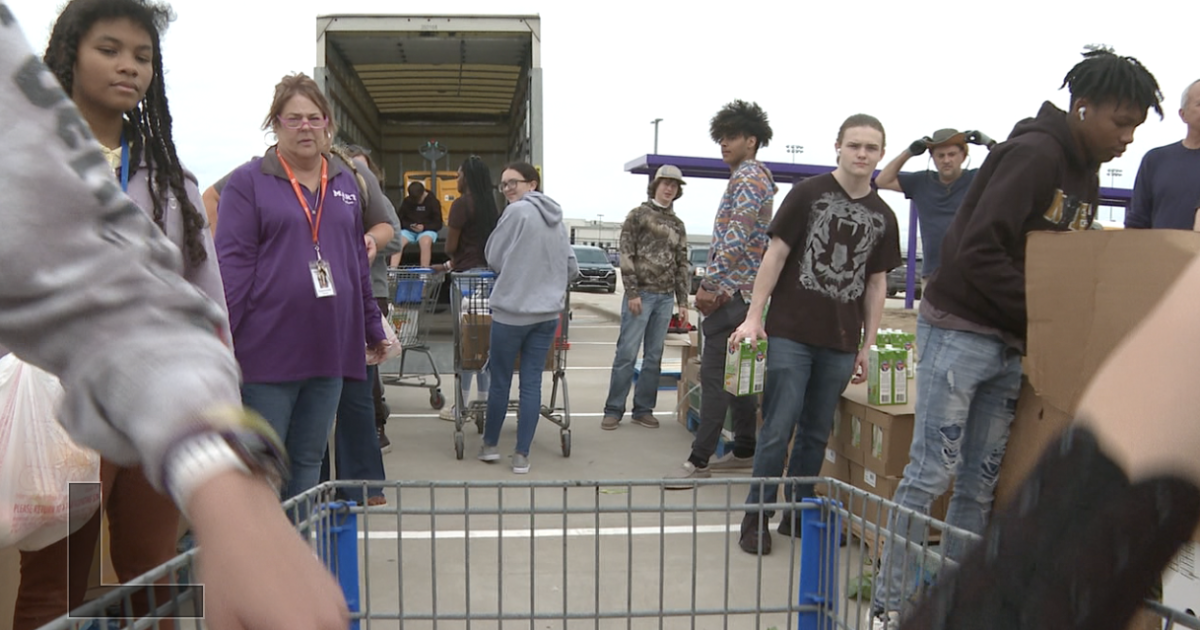 ‘Food is kind of a long way from Mart’: Shepherd’s Heart holds food pantry in Mart