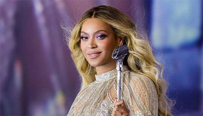 Beyoncé Becomes the First Black Woman to Top the Country Charts, Marking a Historic Milestone