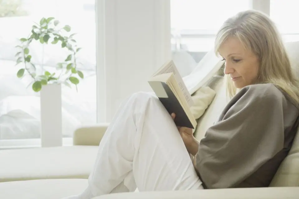 Books expand the mind, but it is important to reduce the strain they can cause to your hands. Photo: Getty