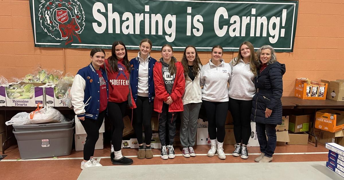 Lakeland FCCLA members volunteer at food drive