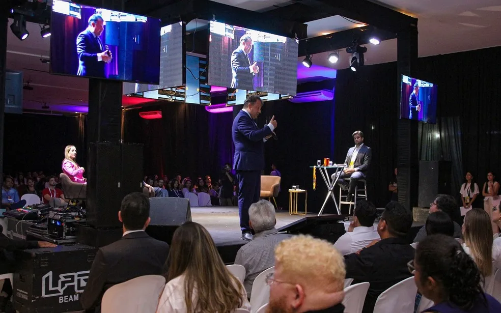 O III Congresso iCEV de Direito, Negócios e Tecnologia vem com tudo para inspirar mentes e transformar futuros. Na foto, palestra de Flávio Tartuce na última edição do DNT. — Foto: Denise Nascimento