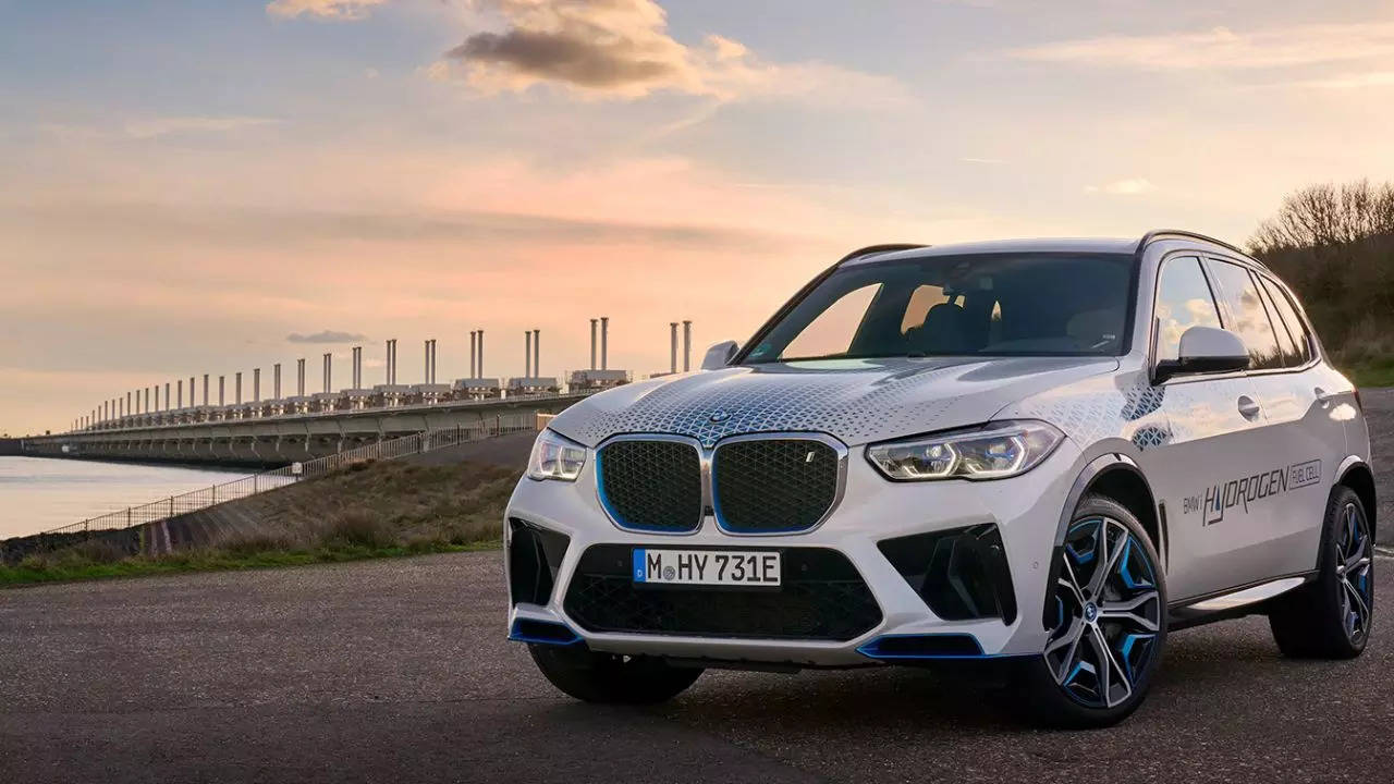 BMW भी खेल रही है हाइड्रोजन पर दांव, दमदार iX5 को लॉन्च करने की कर रही है तैयारी