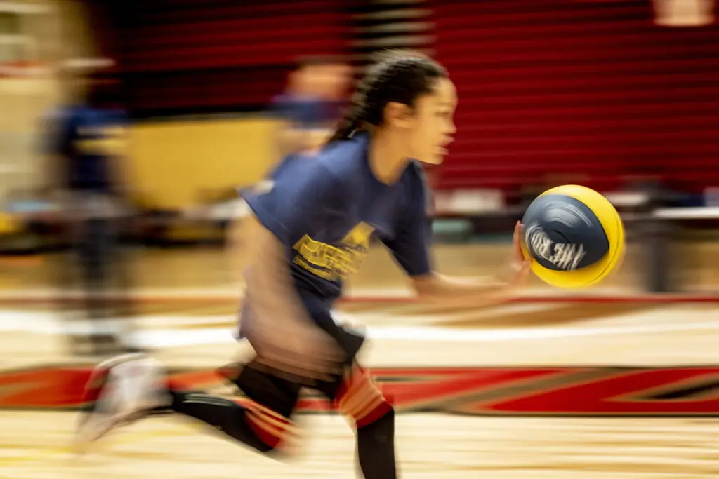 Bahazhonii (10) runs drills during Rise Above Basketball's clinic at the University of Denver. Jan. 28, 2024.