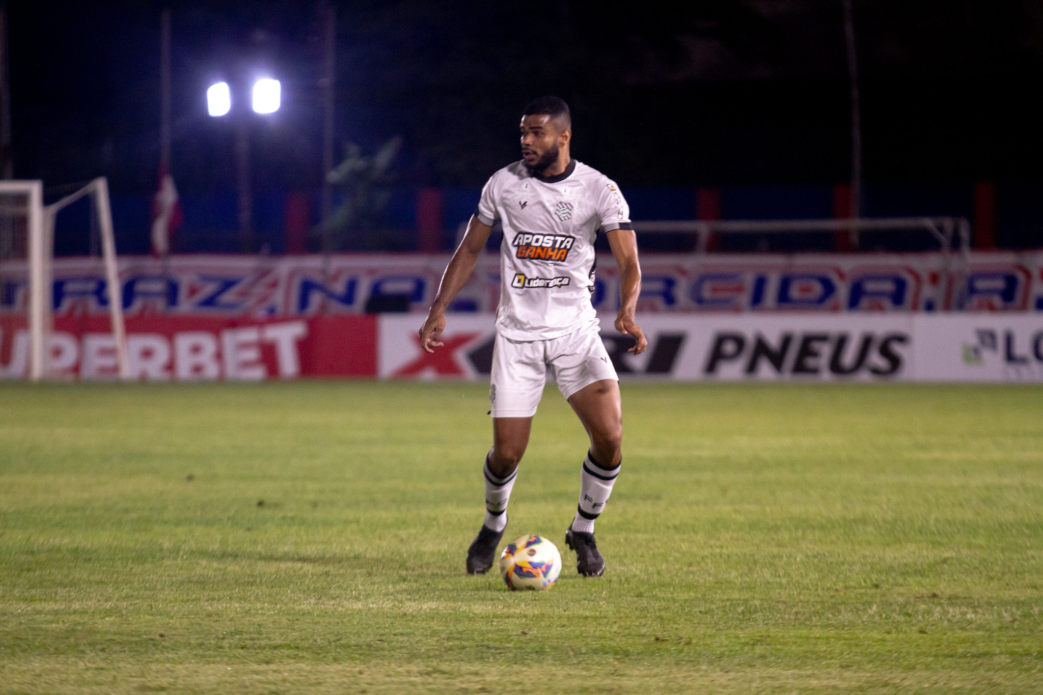 Figueirense enfrenta a Chapecoense na Arena Condá