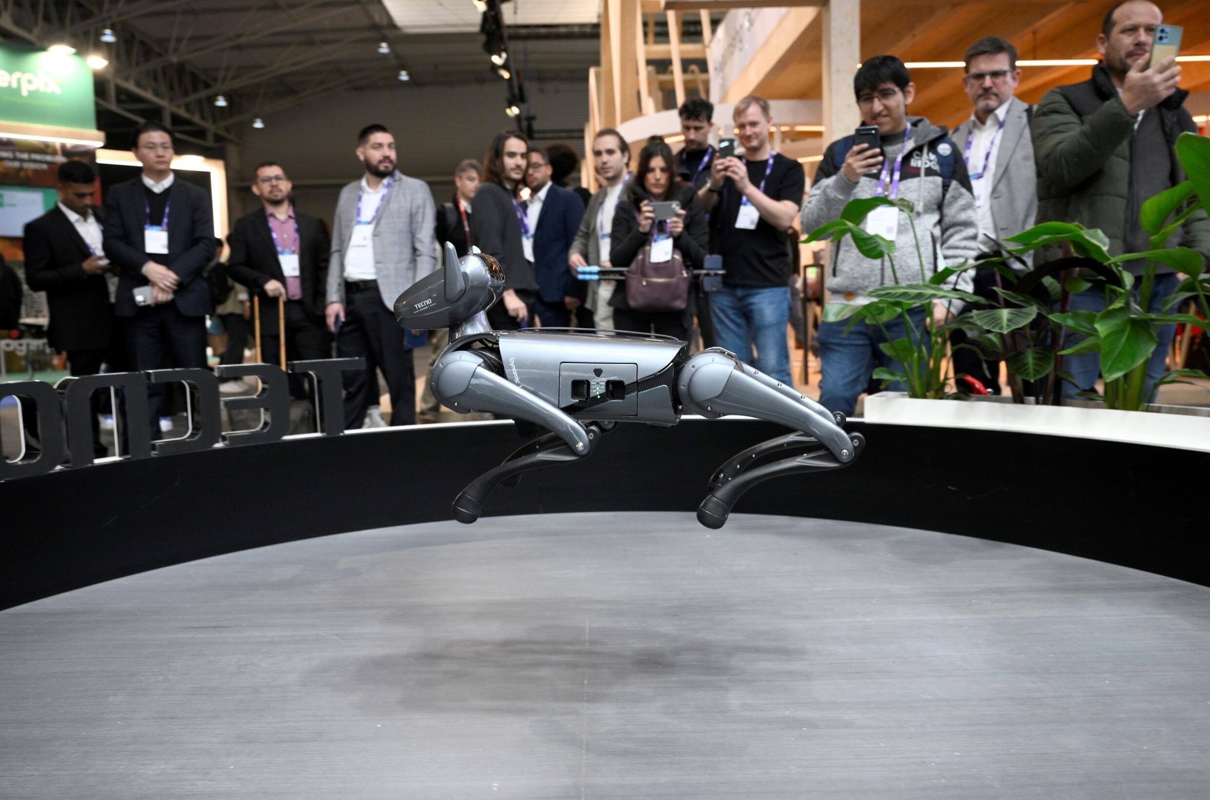 Robot dogs and flying cars: mobile gadget highlights