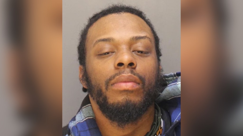 Handcuffed car theft suspect escapes cops outside Philadelphia hospital