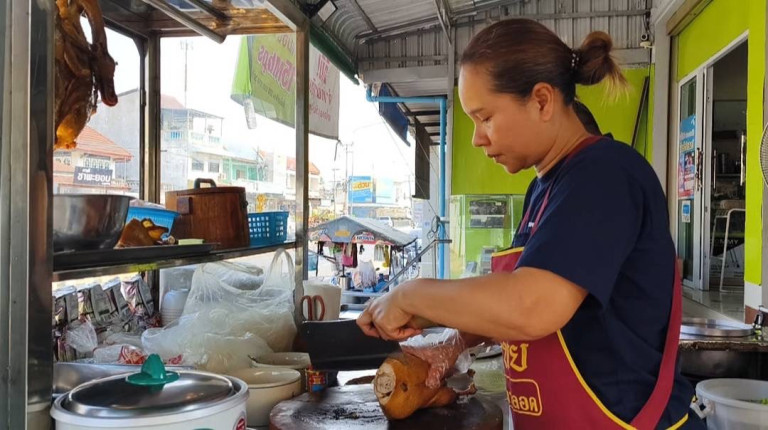 ขายมือถือที่กรุงเทพฯเจอพิษโควิด กลับมาขายก๋วยเตี๋ยวเป็ดที่ศรีสะเกษ พบรายได้ดีกว่า