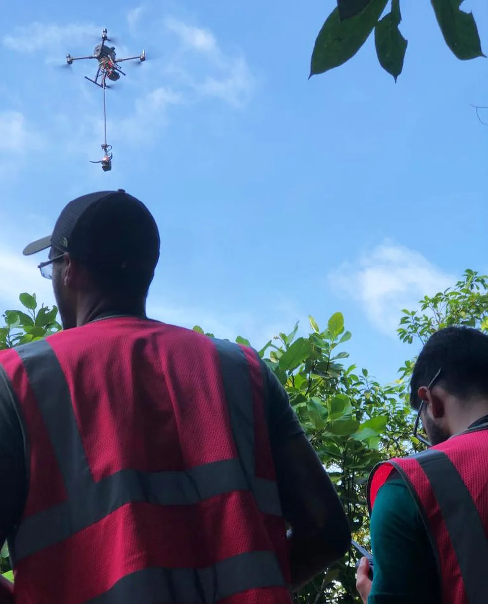 Parte da equipe realizando testes com os drones e análises — Foto: Divulgação-Brazilian Team