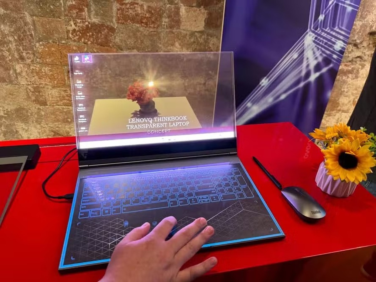 Laptop com tela transparente e celular flexível: conheça alguns dos lançamentos de feira em Barcelona