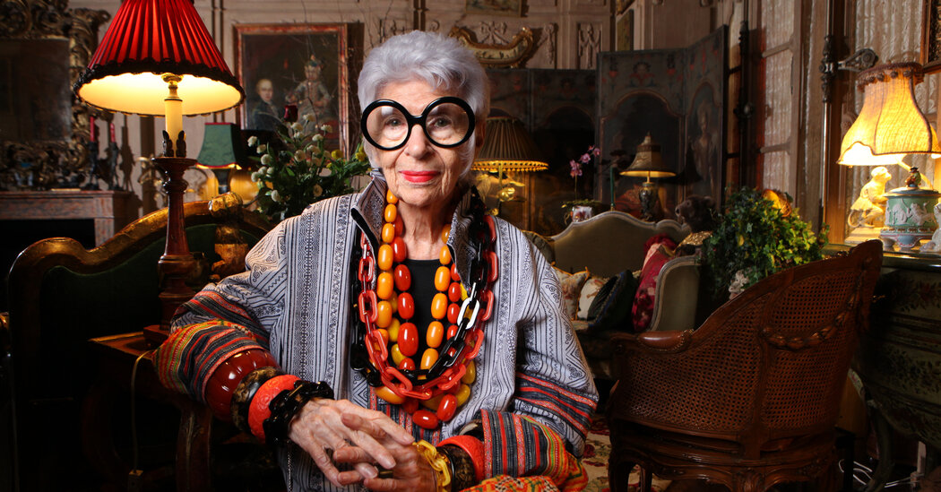 Iris Apfel, Eye-Catcher With a Kaleidoscopic Wardrobe, Dies at 102