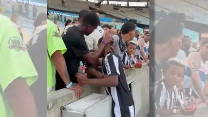 Yarlen estreia no Botafogo e recebe carinho da família