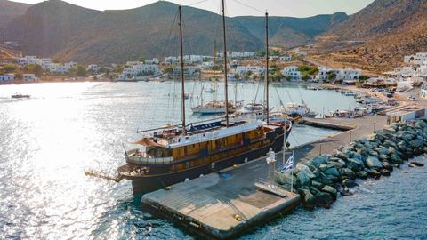 Best Greece Cruises, According To Travel Experts