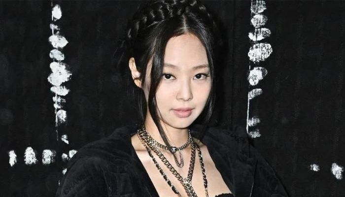 Jennie Transforms into a ‘Gothic Princess’ at Paris Fashion Week