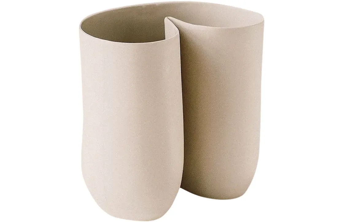 Curved vase