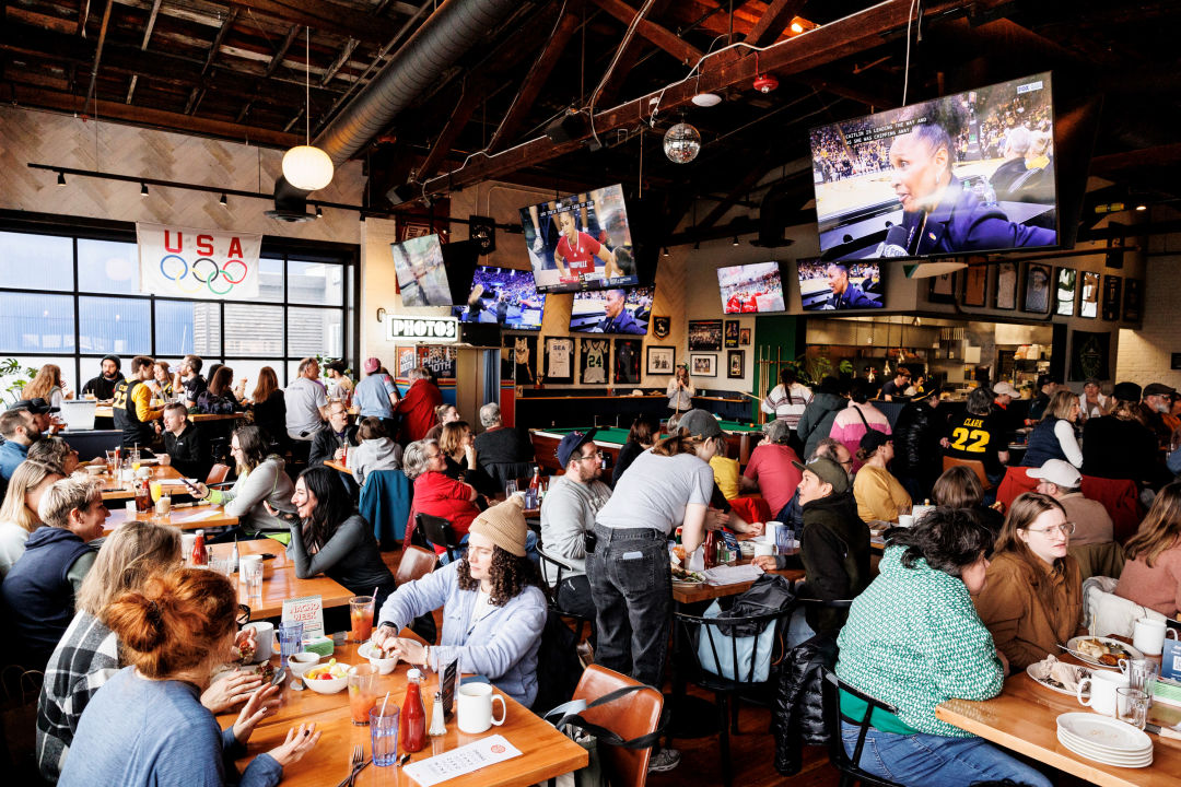 How Do Seattle and Portland’s Women’s Sports Bars Compare?