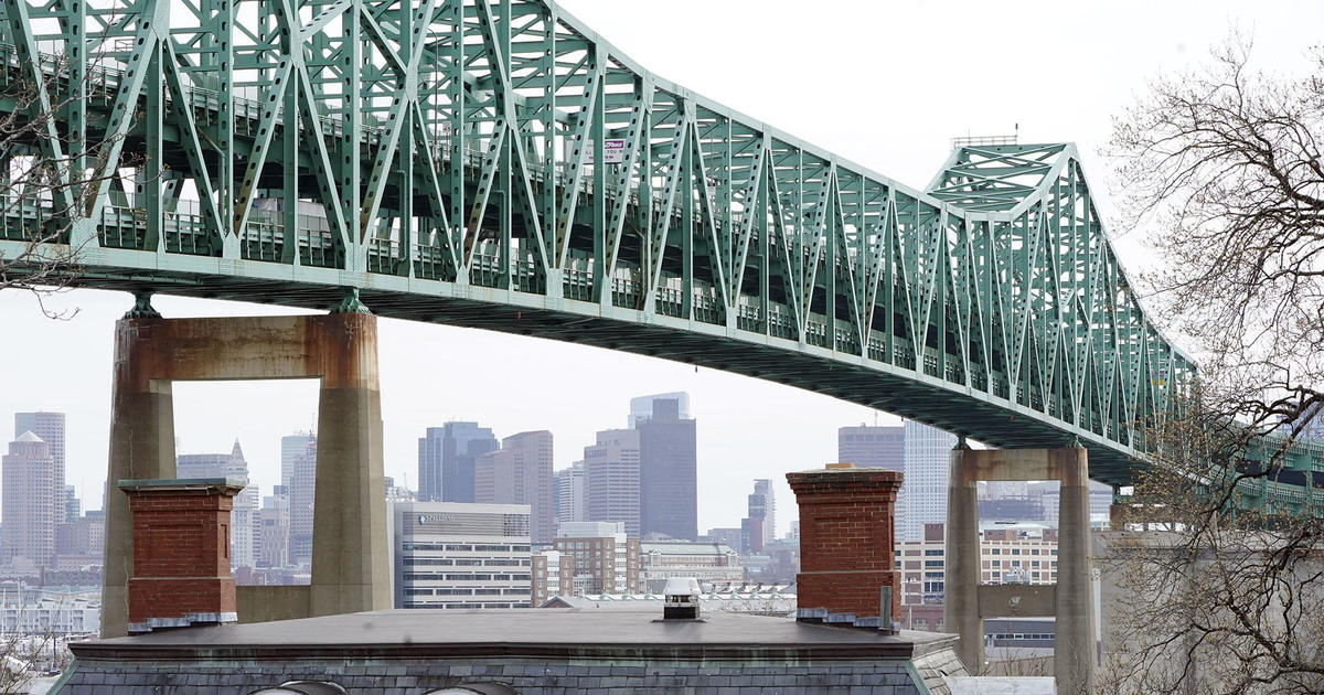 Woman pulls car over and gives birth on Tobin Bridge