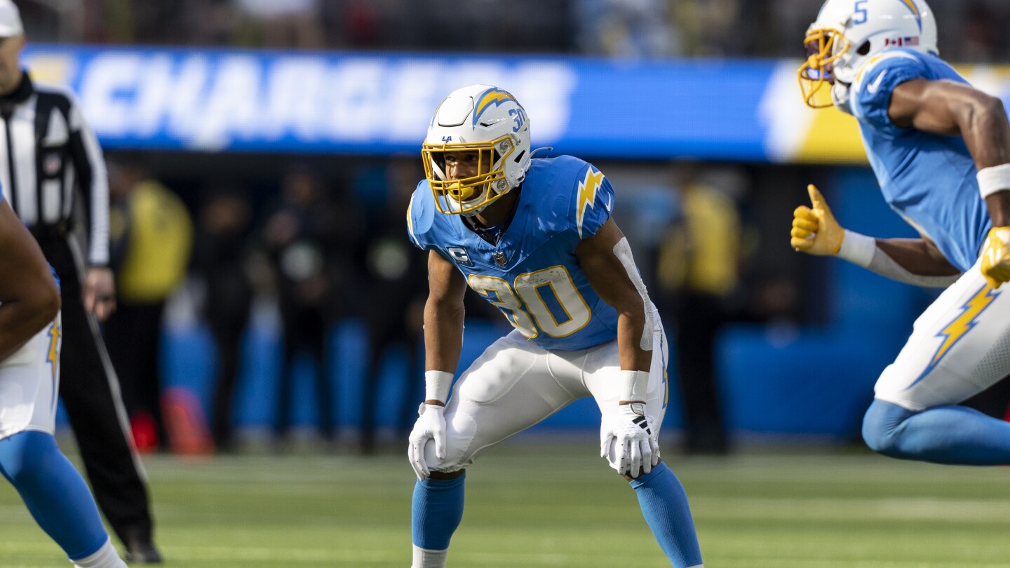 Austin Ekeler agrees to sign with Commanders