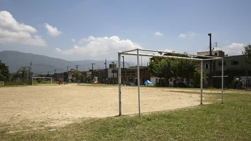 STJ nega liberdade a réu que quebrou tornozeleira jogando futebol