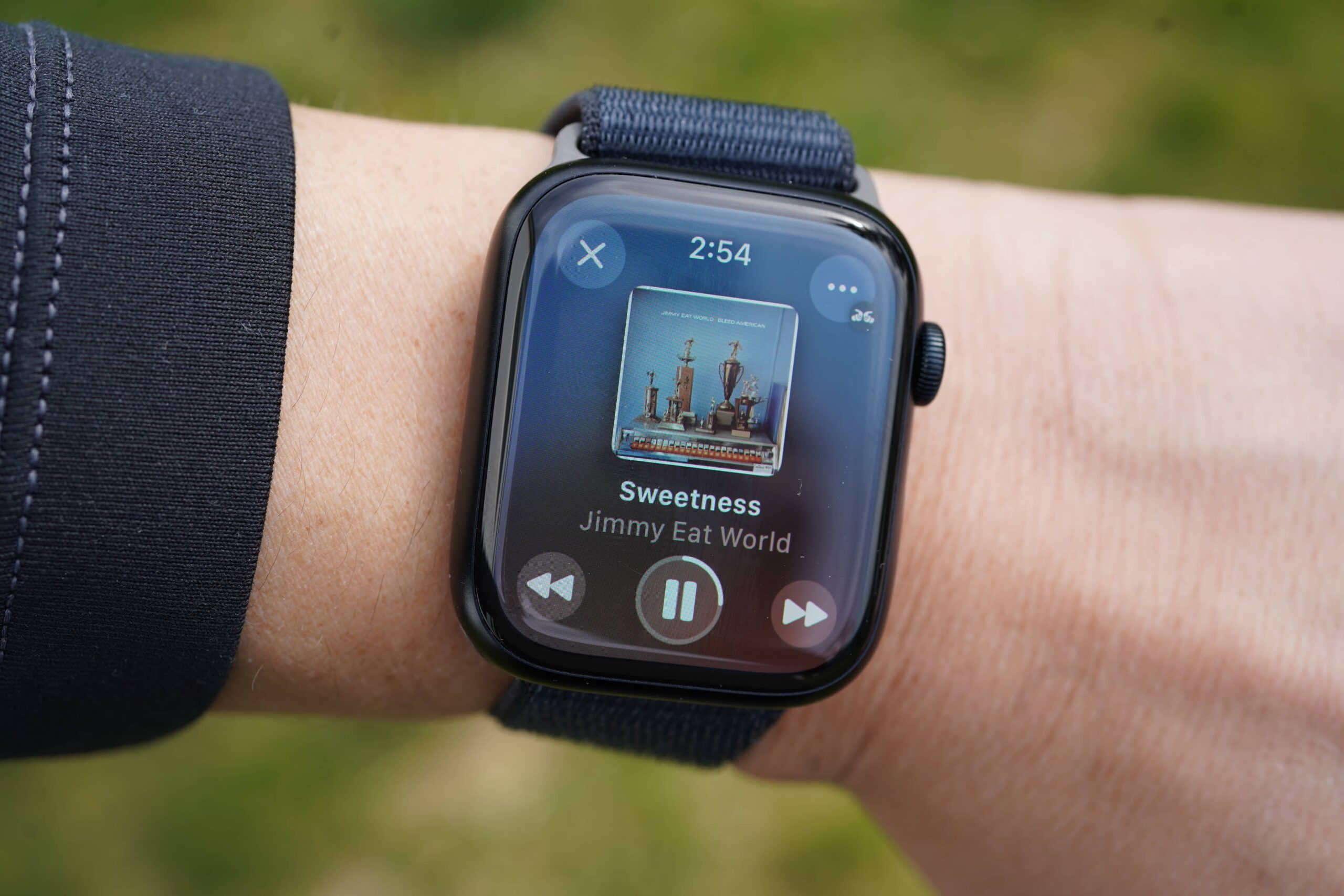 Apple Music or Spotify: Which Is Better on the Apple Watch?