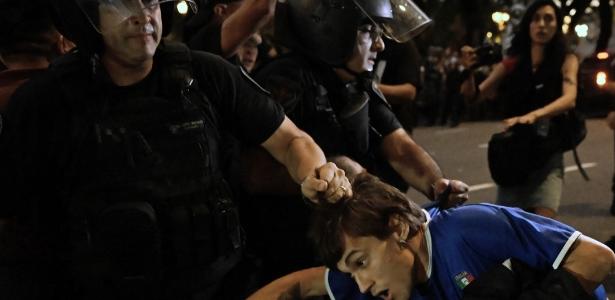 Argentina tem conflito de manifestantes contra corte na Cultura e policiais