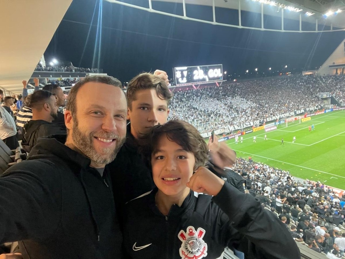 ‘Vai, Corinthians’: a paixão de Dennis Herszkowicz pelo time paulista e seu futebol de botão dentro da TOTVS