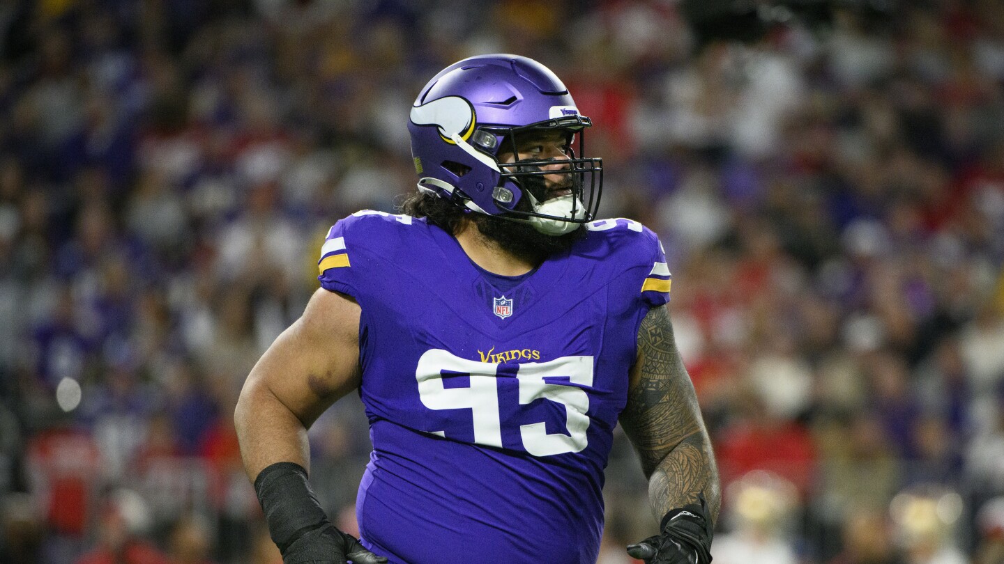 Cardinals sign Khyiris Tonga