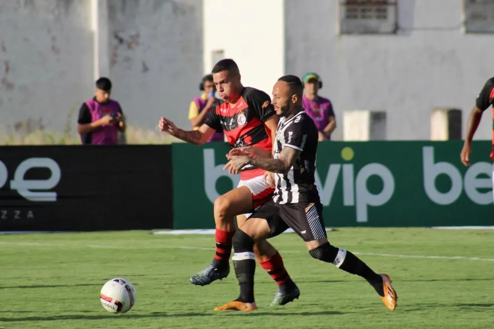 Treze e Campinense se enfrentaram este ano pelo Campeonato Paraibano — Foto: Wellington Faustino / FPF-PB