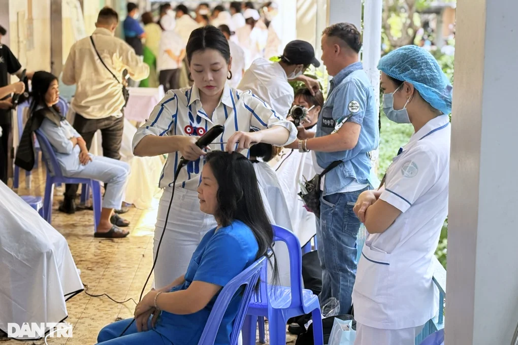 Con trai 17 tuổi bỏ việc lên TPHCM nuôi mẹ nguy kịch vì thuốc đồng bào - 5