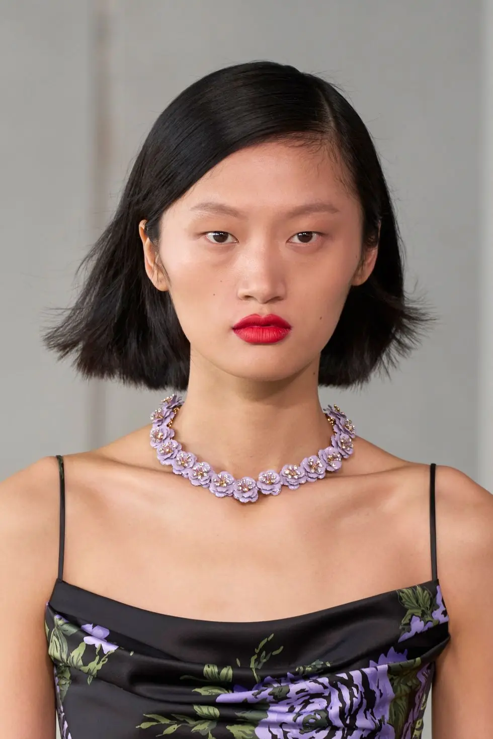 flower necklaces at carolina herrera 2024