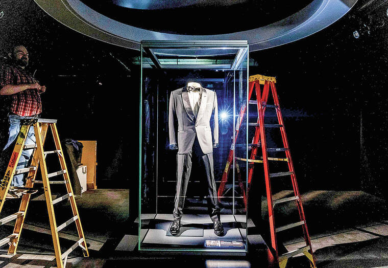 For your eyes only: Visiting the unlikely gadgets of ‘007 Science’ at Chicago exhibit – Hawaii Tribune-Herald