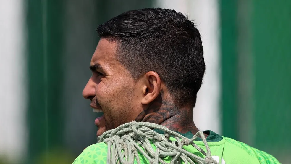 Dudu durante treino do Palmeiras na Academia de Futebol — Foto: Fabio Menotti
