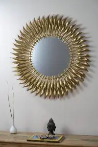 M-Sun Leaf Mirror Décor | Photo Credit: Vedas Exports