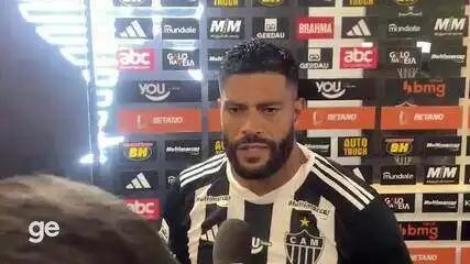 Hulk deixa clássico na bronca com arbitragem: 