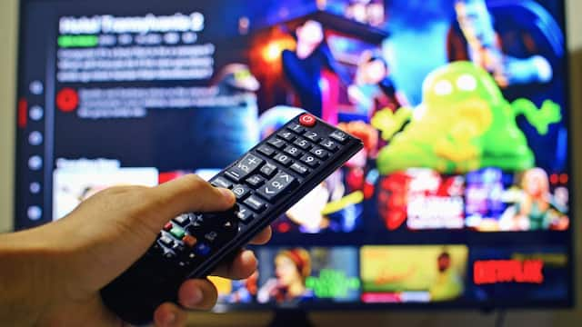 4 साल में पहली बार घटे OTT यूजर, वीडियो स्ट्रीमिंग में टॉप पर यूट्यूब