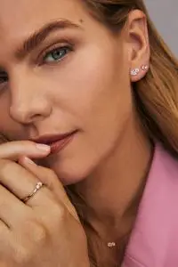 kendra scott lab grown diamonds on model