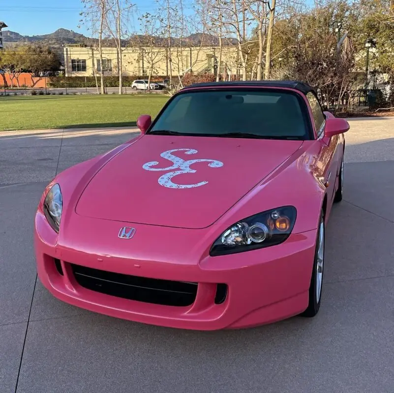 Sharpay's pink convertible