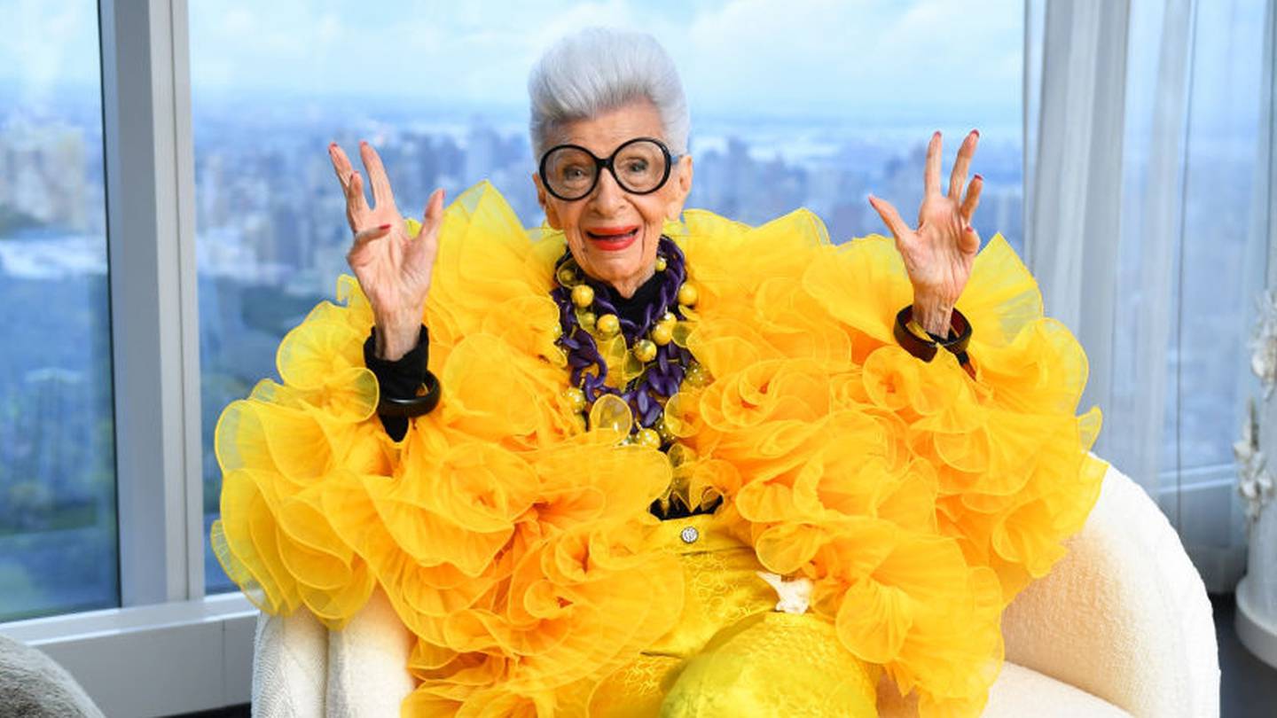 Iris Apfel, fashion icon, interior designer, dies at 102