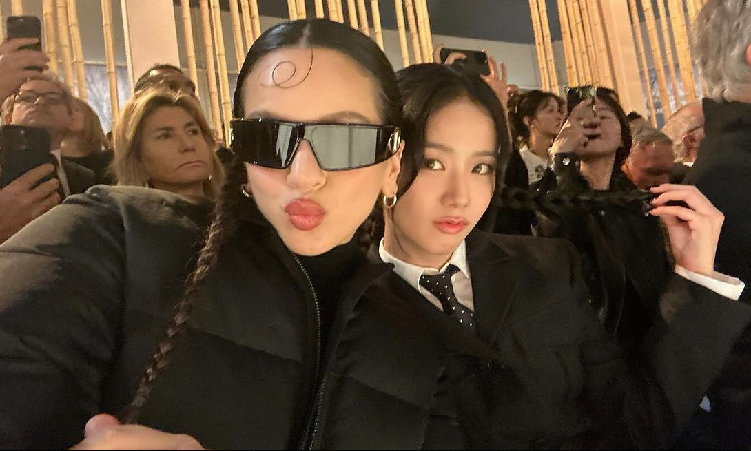 Jisoo and Rosalía Look Stunning on Paris Fashion Week