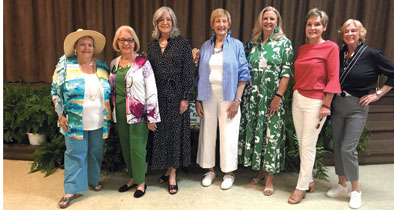 Garden Club hosts fashion show –