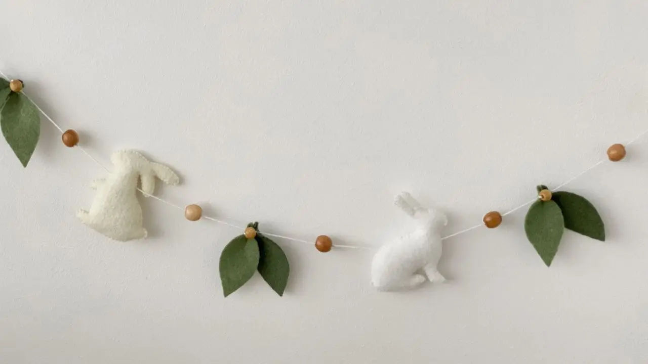 Anny Baby Decor Easter Garland cnnu.jpg