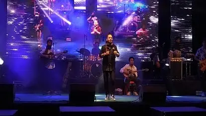 Singer Kailash Kher arrived at Auraiya Mahotsav entertained hundreds of spectators with Sufi songs