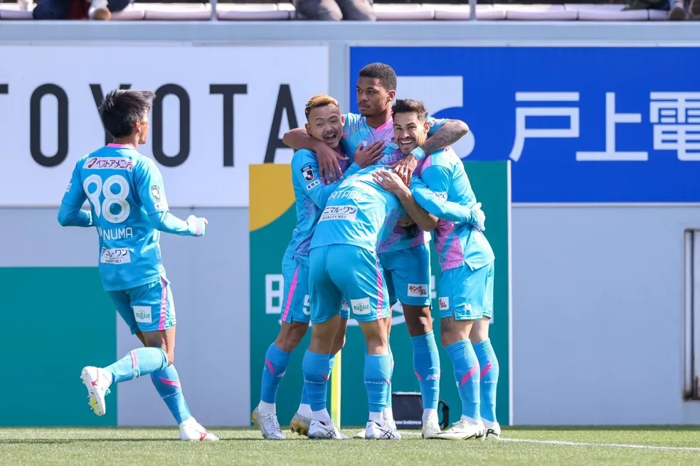 Sergipano Marcelo Ryan comemora primeiro gol pelo Sagan Tosu — Foto: Divulgação/Sagan Tosu