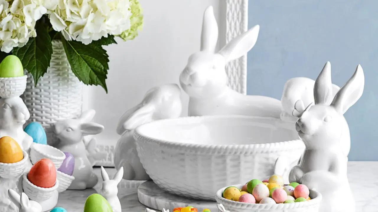 Williams Sonoma Sculptural Bunny Family Serving Bowl cnnu.jpg