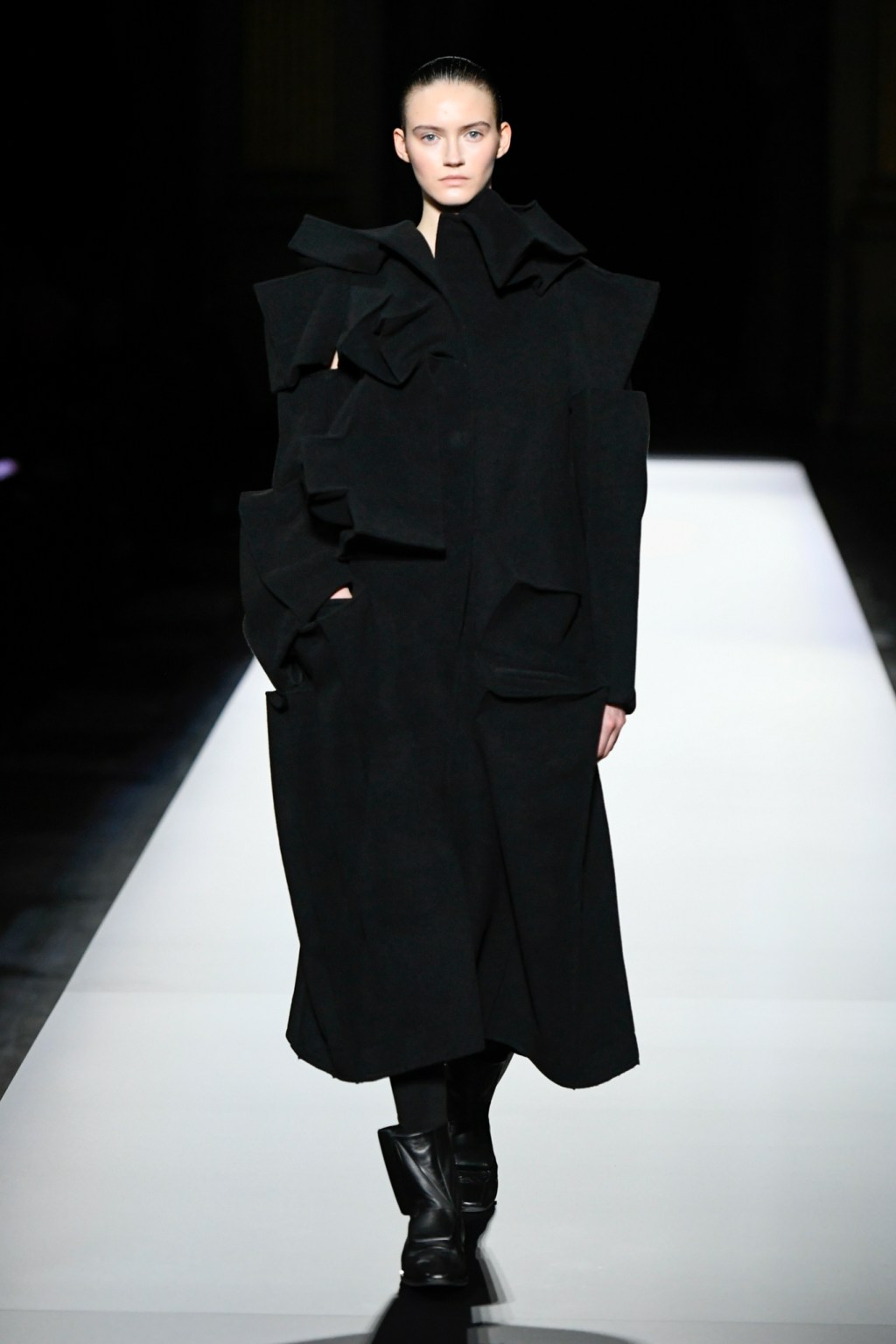 Yohji Yamamoto Fall 2024 Ready-to-Wear Collection