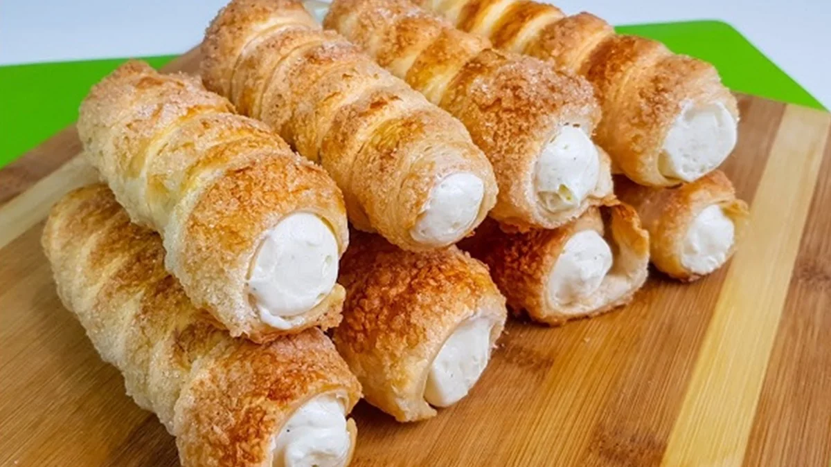 Cream Roll Recipe: क्रीम रोल को घर पर बनाने का आसान तरीका - Grehlakshmi