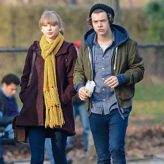 taylor swift and harry styles walking